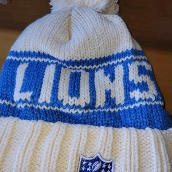 New Era White and Blue Detroit Lions Knit Beanie - Picture 2 of 2